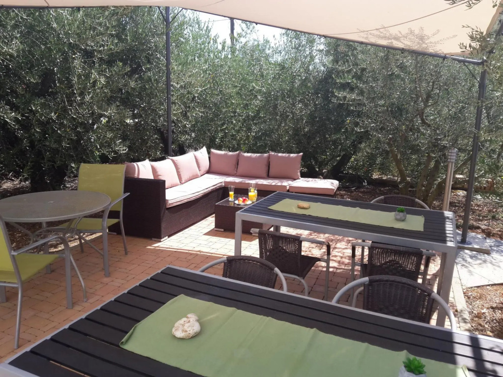 Olive Garden - Swimming Pool - A2