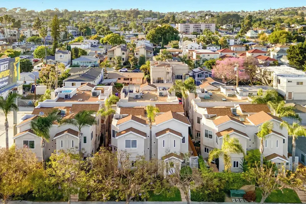 Walk to Dining, Mission + Pacific Beach, and Bars/nightlife Private Backyard