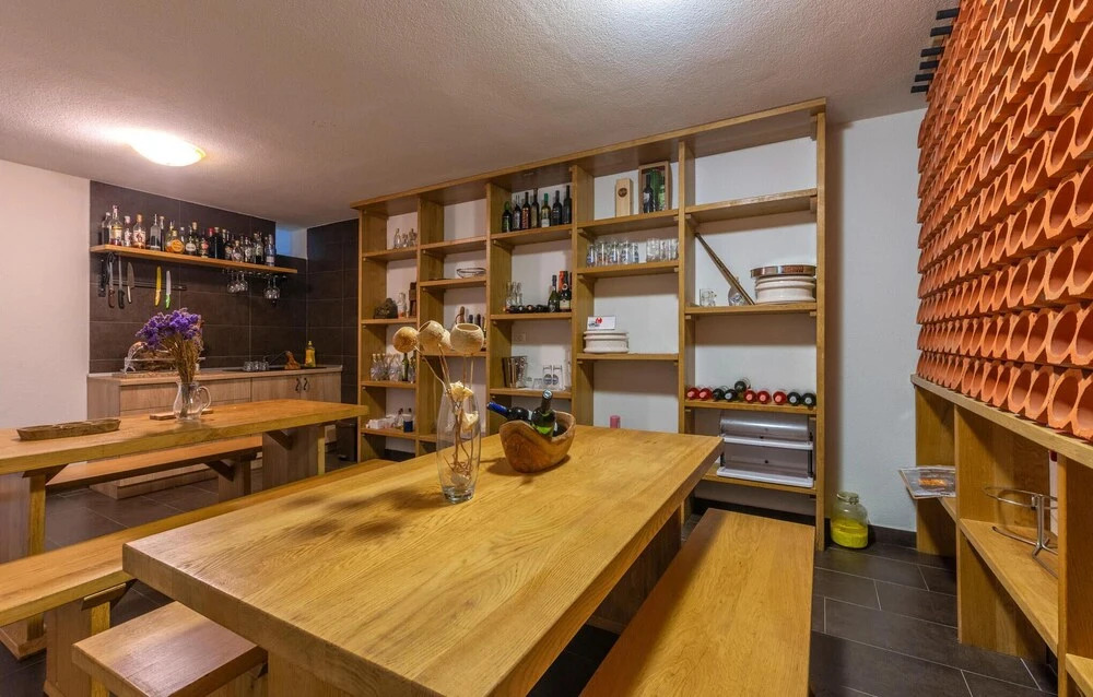 Beautiful Home In Mravince With Sauna