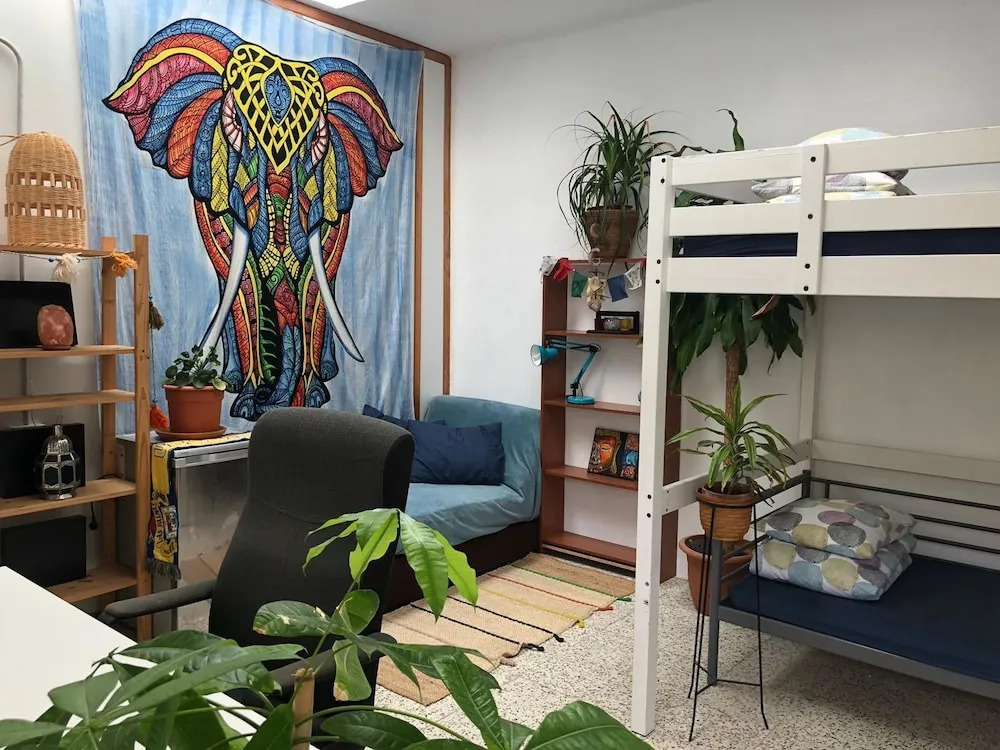Tropical House Hostel