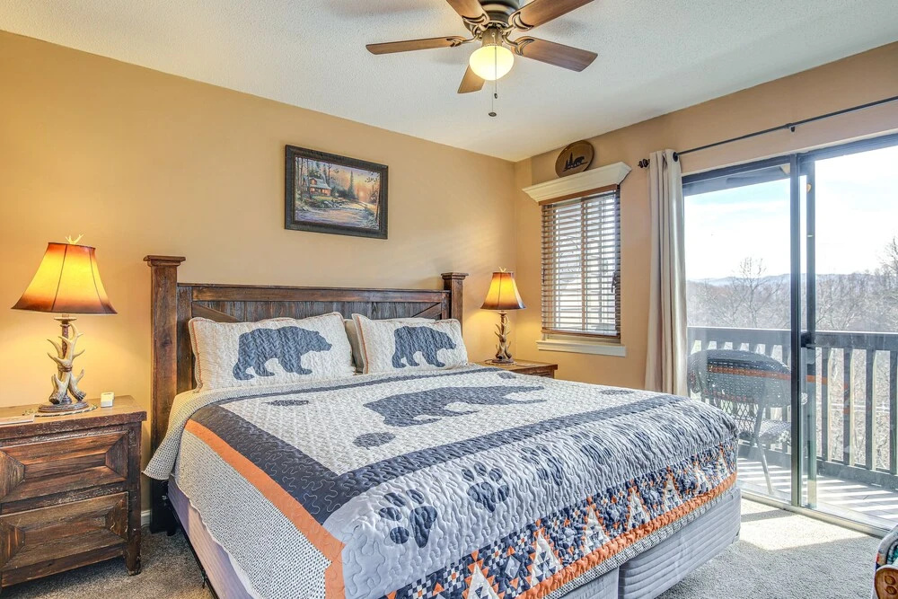 Gatlinburg Condo w/ Balcony: 4 Mi to Downtown!, Gatlinburg