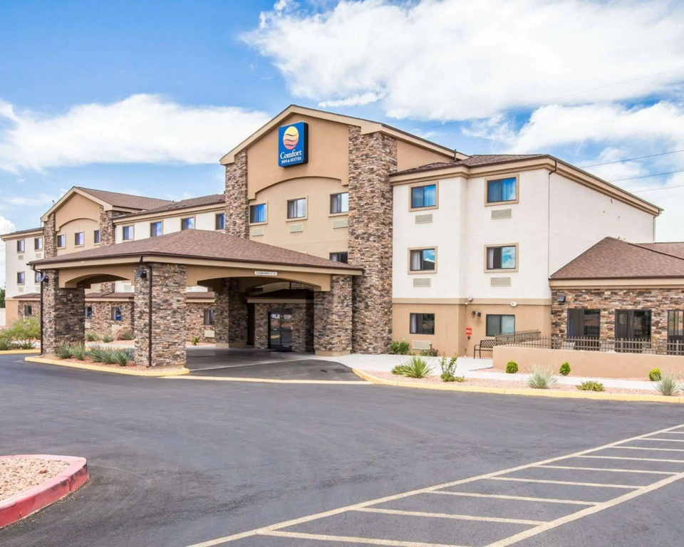 Comfort Inn & Suites Page at Lake Powell