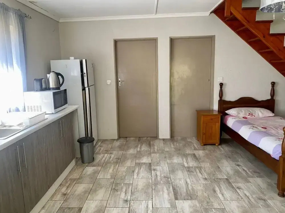 Stunning Private Cottage in the Heart of Nyanga - 2095