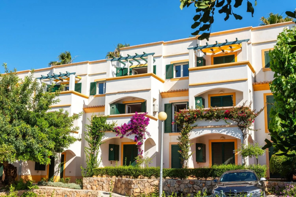 sunny apartment with sea view