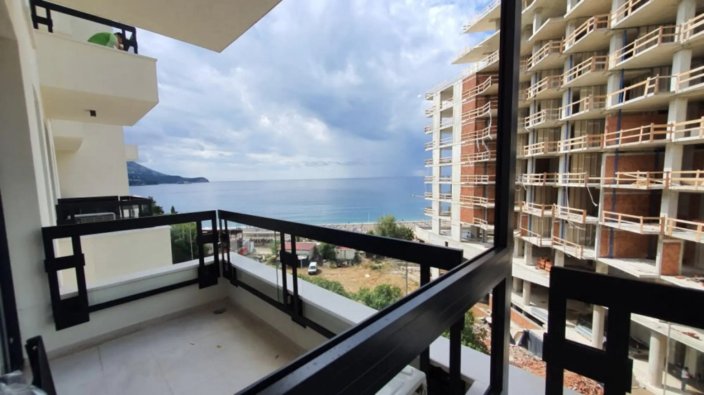 Luminous Apartment with Balcony near Budva Riviera