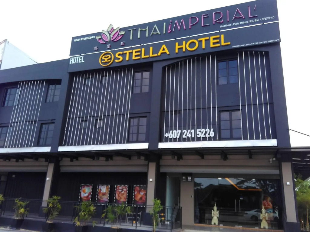 OYO 292 Stella Hotel