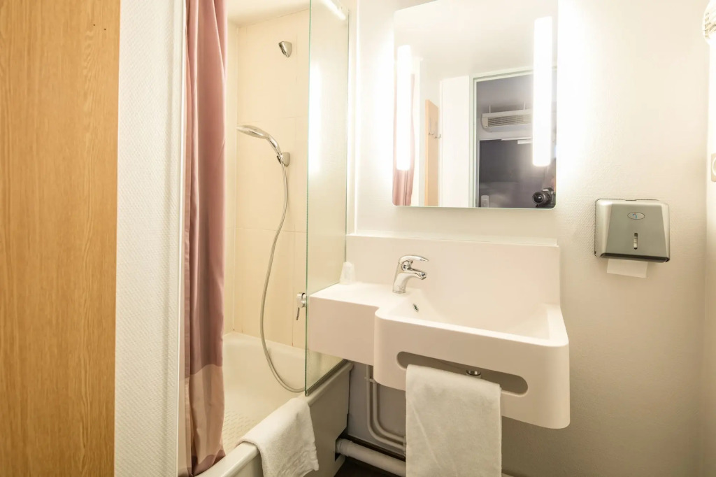 B&B HOTEL Grenoble Université 1