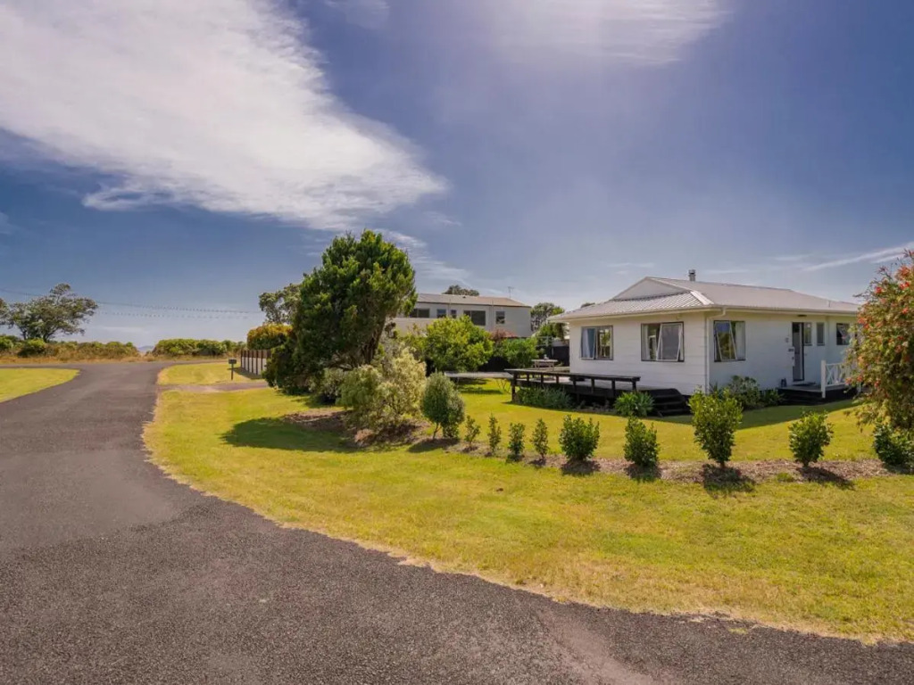 Silver Sands - Cooks Beach Holiday Home