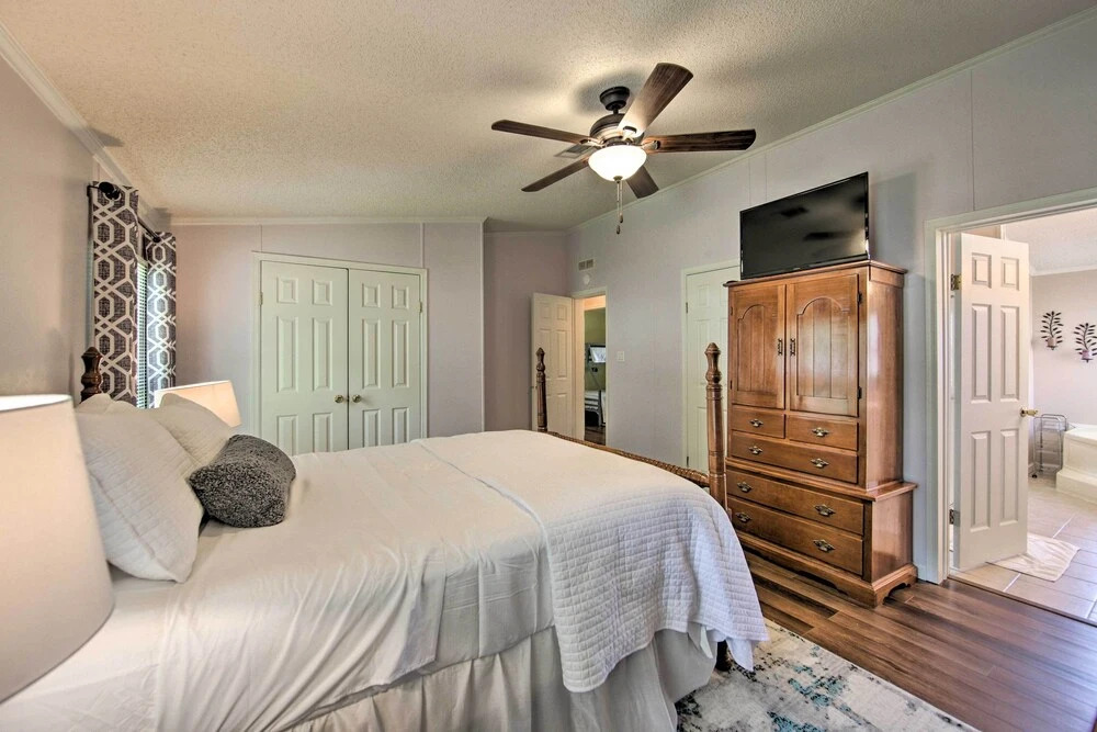 Lakefront Mabank Gem w/ Sunset Views: Pets Welcome