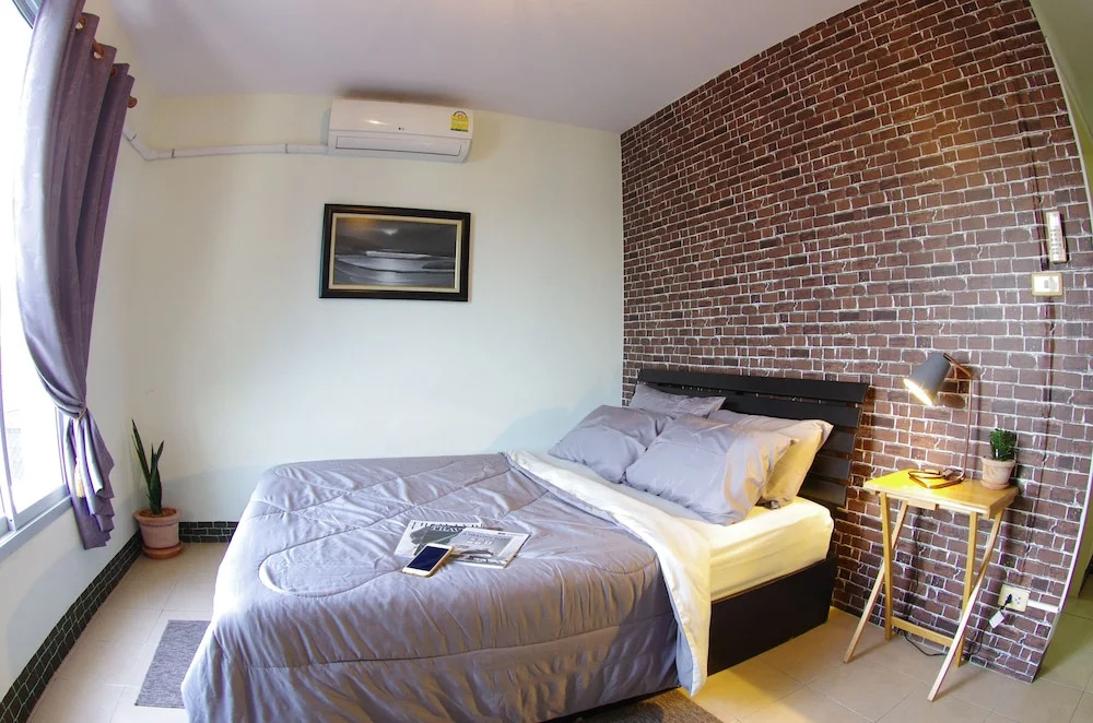 Non-Len Hostel