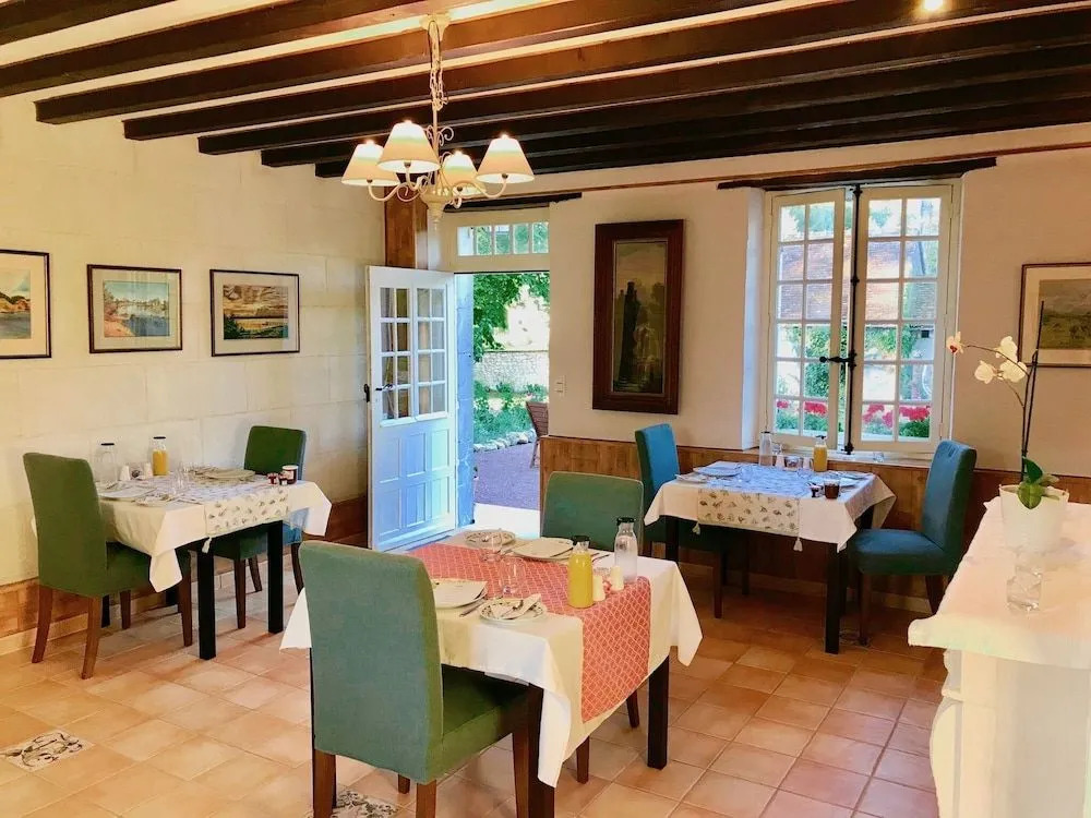 Sans Souci Bed and Breakfast with Luxe Heated Pool