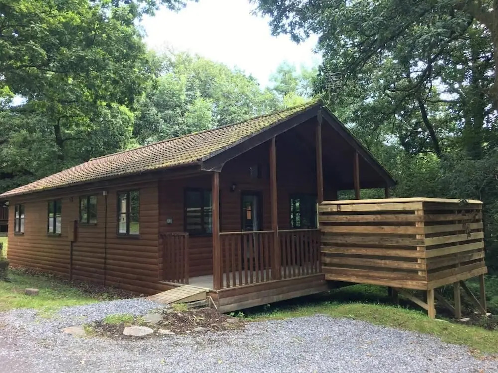 Goldcrest 4-Hot Tub-Woodland Lodges-Carmarthenshire-Tenby
