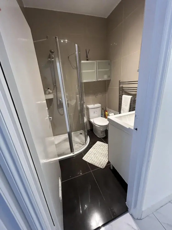 Apartment - Sleeps 4 & Near Tube