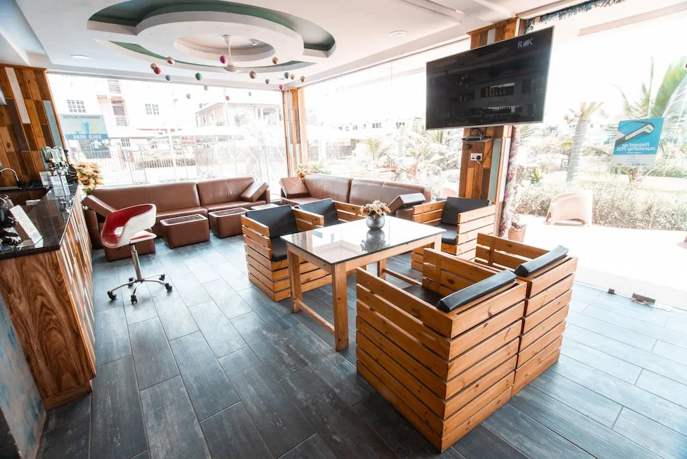 Plus 33 Hotel