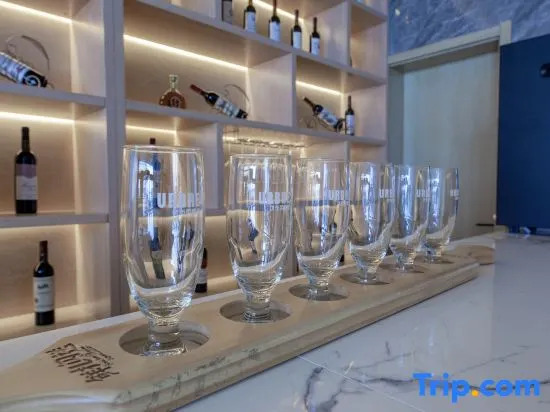 Yihai Hotel (Zhengzhou South China City Longhu Jinyi City Shopping Center Branch)