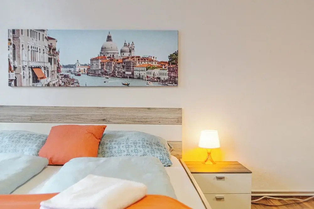 Spacious 2BR Apt Near Wiener Stadthalle