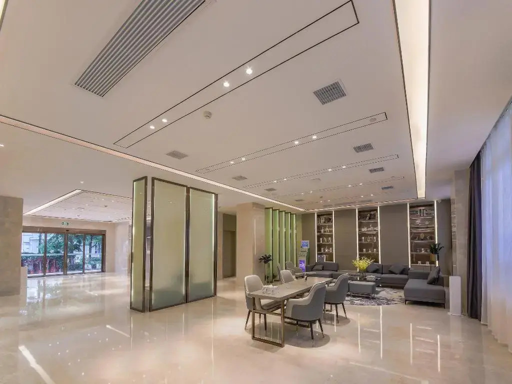 Lavande Hotel Wuhan 2nd Guanggu Road