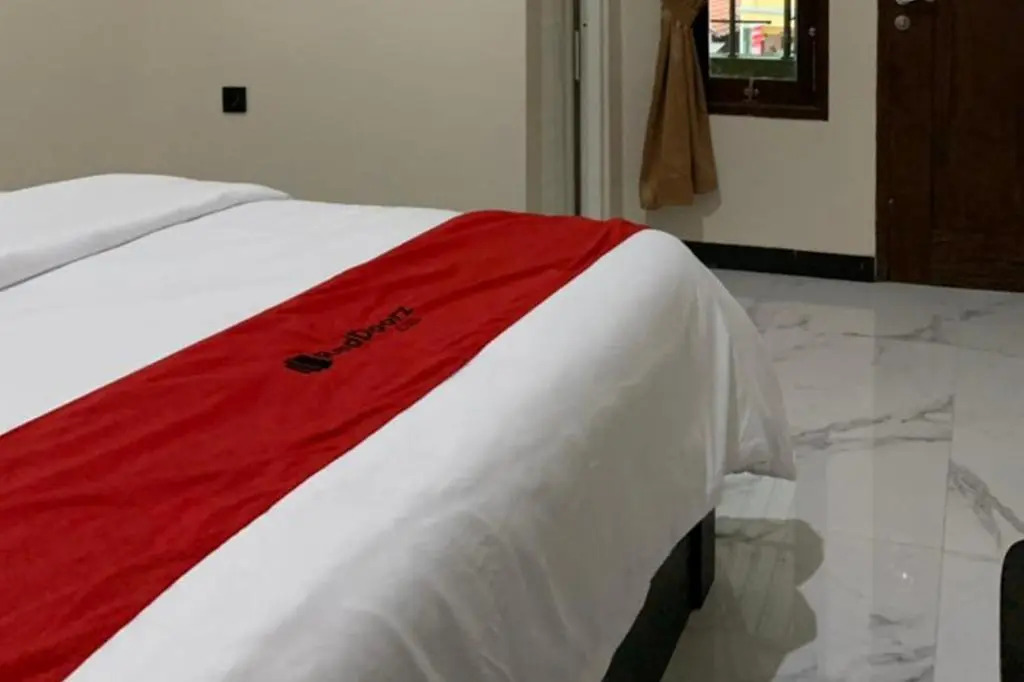 RedDoorz Syariah near Kawasan Simpang Lima Pati