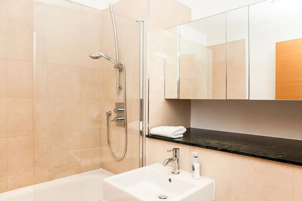 Luxurious and Spacious 3 Bed in Battersea
