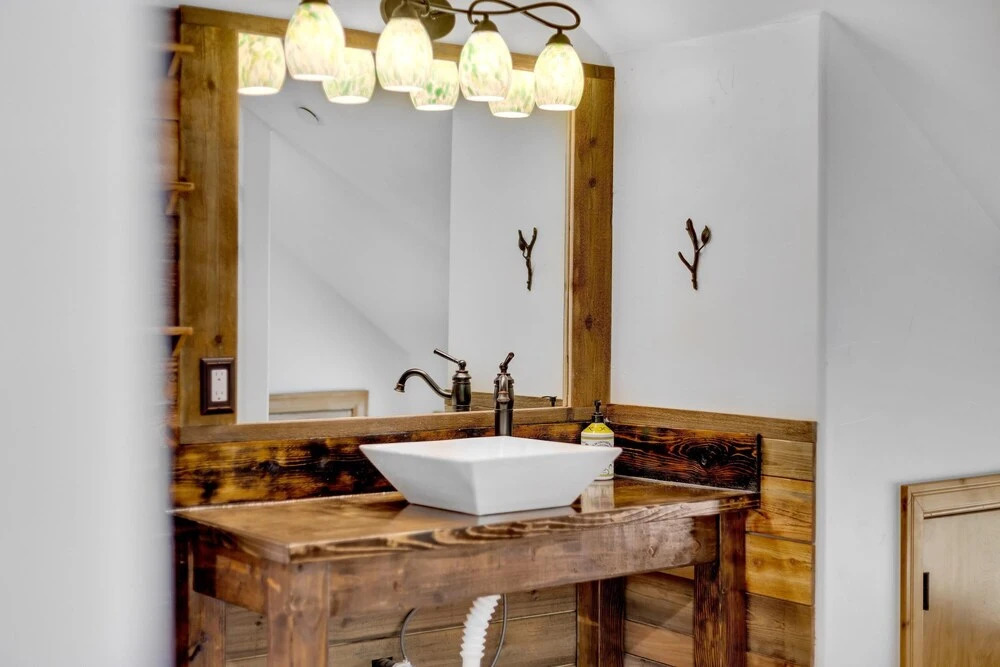 Majestic Lodge Retreat Amenities & Views