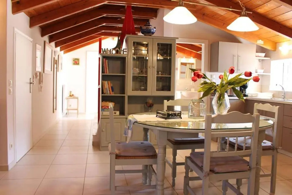 New independent loft, 360⁰ view, 5' beach/center