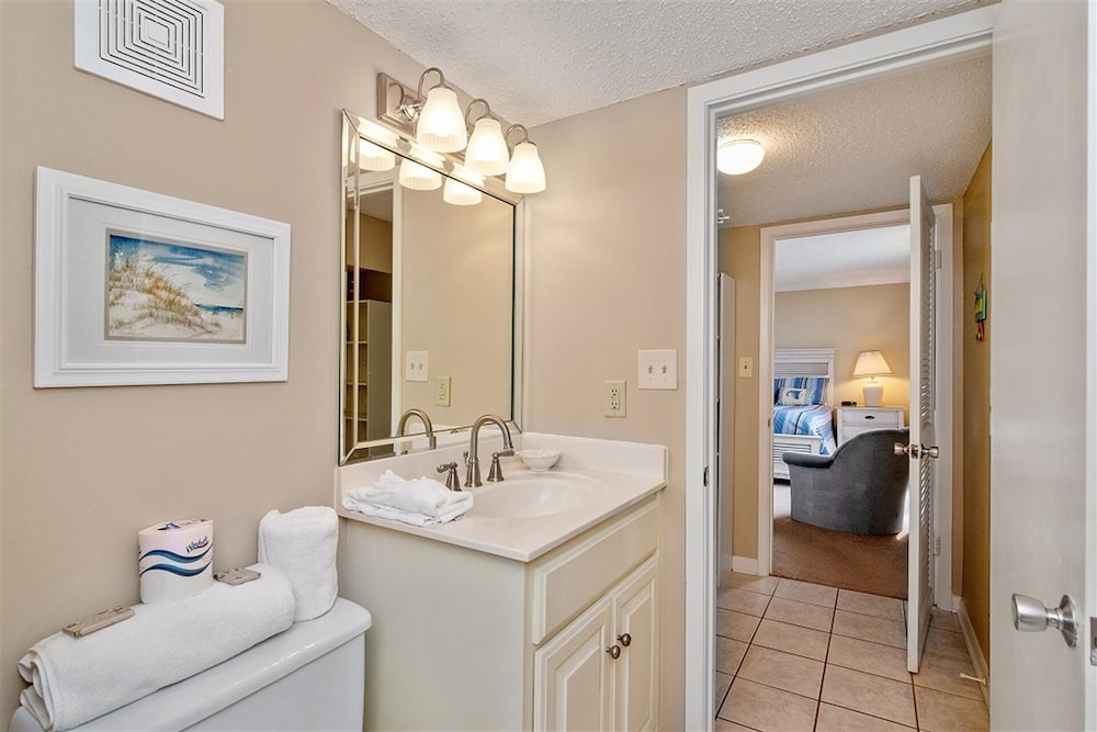 Shoreline Towers 1056 3 Bedroom Condo