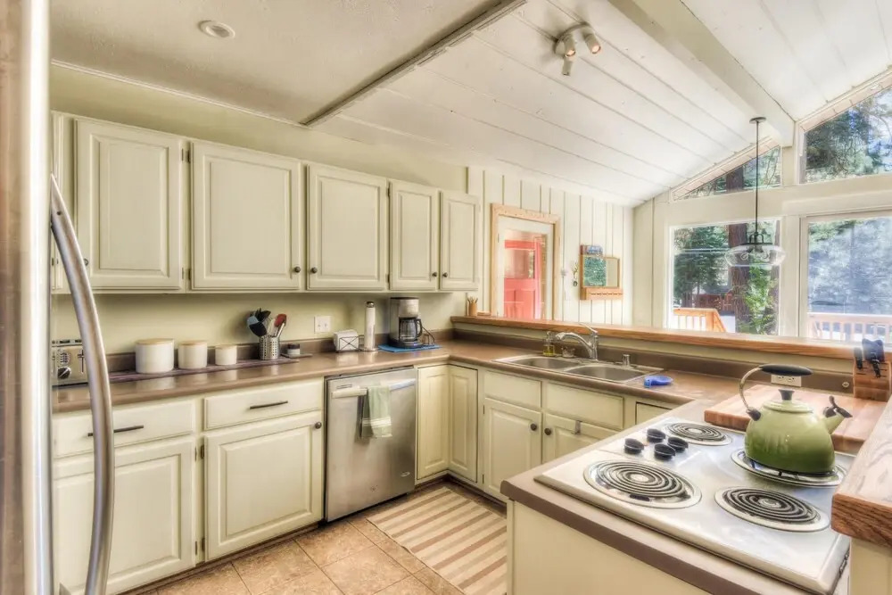 Firefly  - Walk To Beach 3 Bedroom Cabin by RedAwning