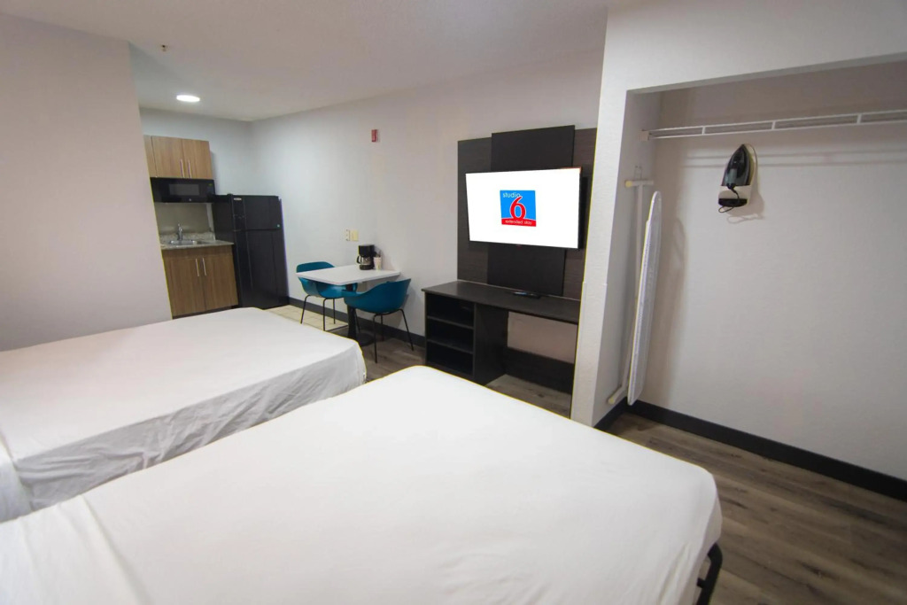 Studio 6 Extended Stay - West Palm Beach, FL