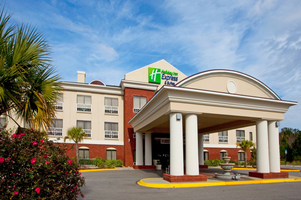 Holiday Inn Express & Suites Quincy I-10 by IHG