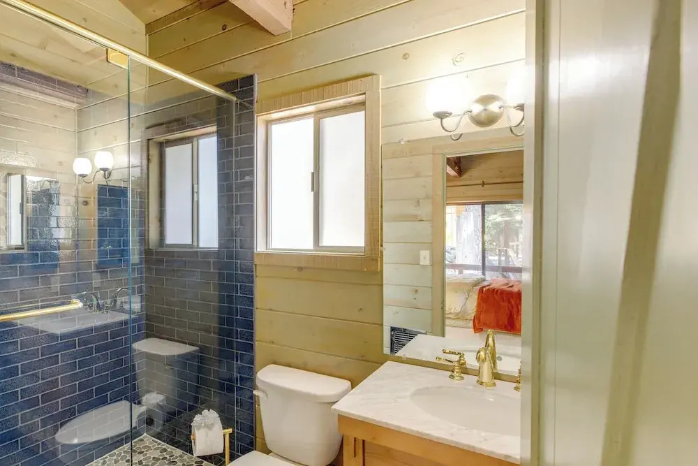 1 Mi to Beach & Golf Course! Lake Almanor Cabin