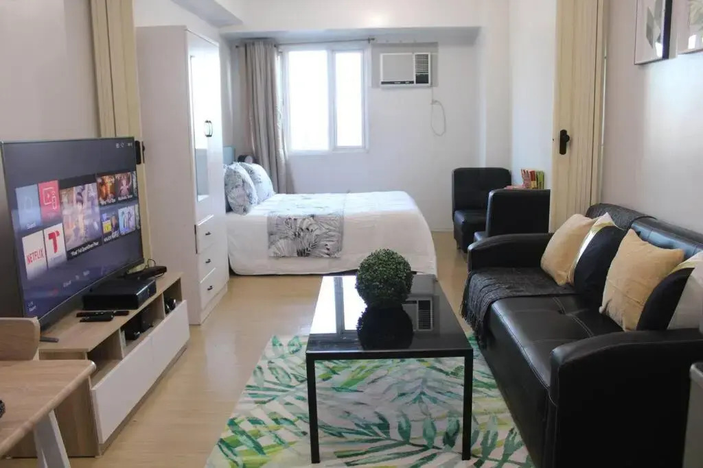 Huge A2J Executive Luxury 1BR Suite Near ABS CBN