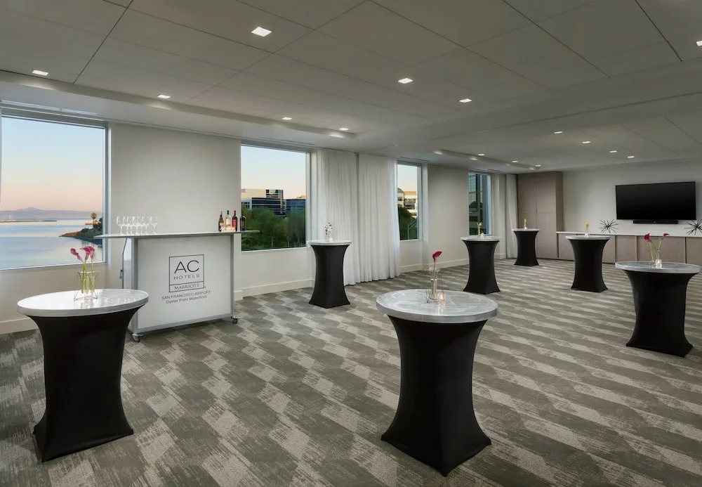 AC Hotel by Marriott San Francisco Airport/Oyster Point Waterfront