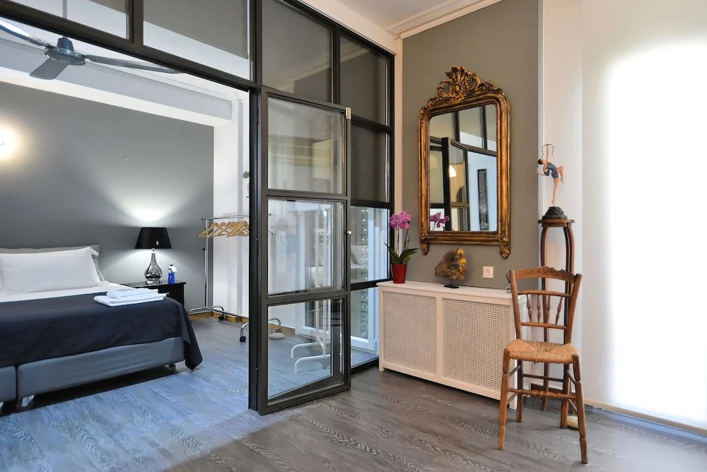 Plaka Elegant Apartment