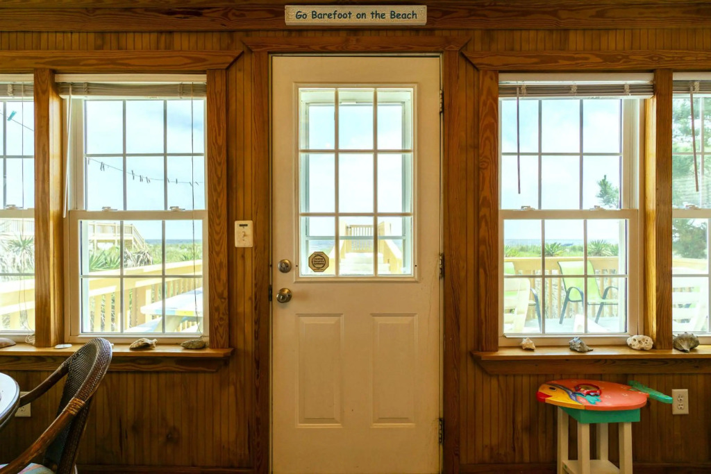 Ivy Cottage by Oak Island Accommodations