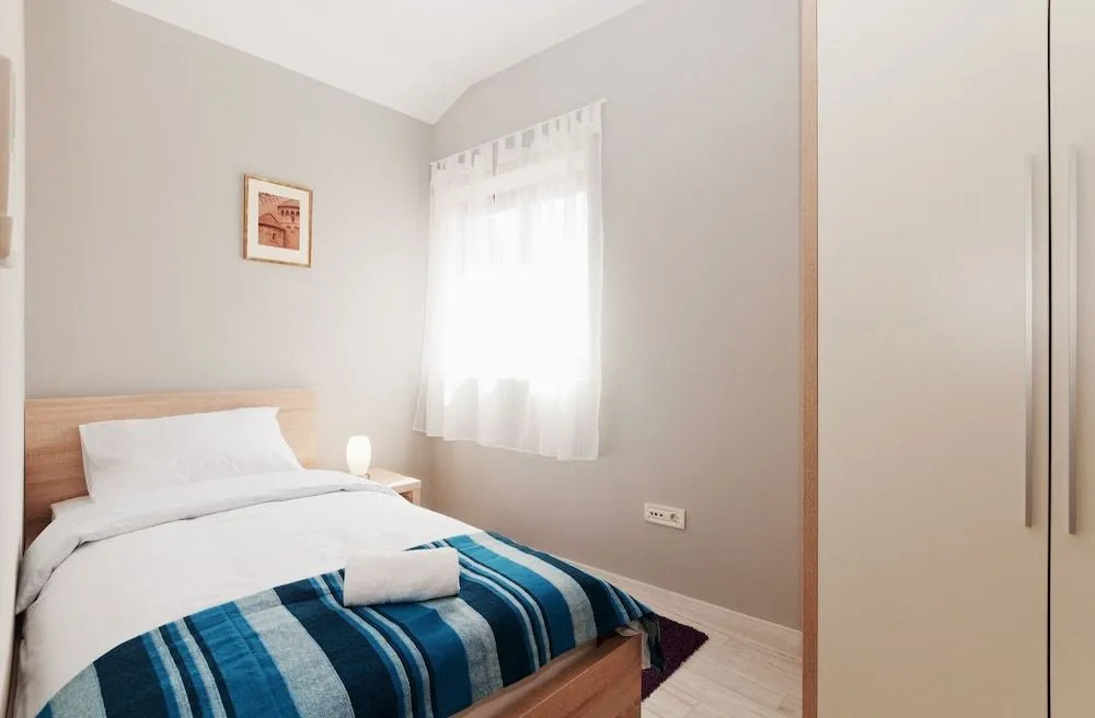 Ravelin Apartments