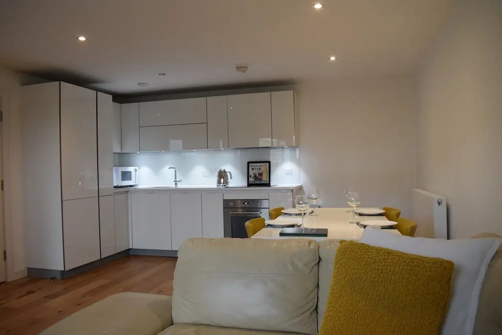 2 Bedroom Apartment With Parking in Camberwell