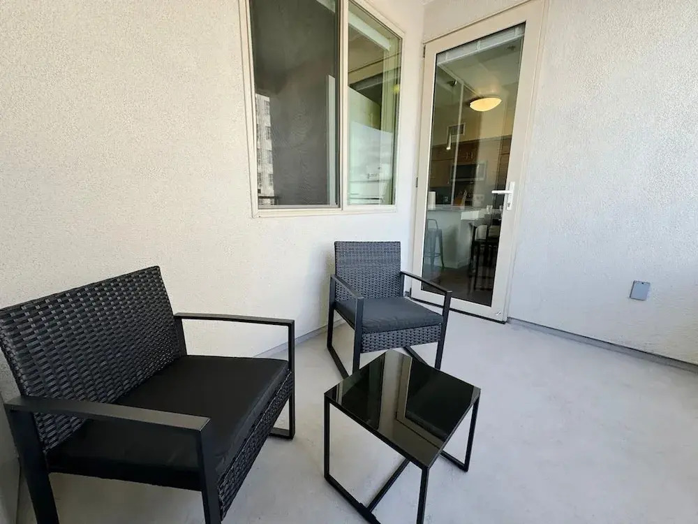 Stylish Retreat W Pool GYM Parking 10min to Cedars