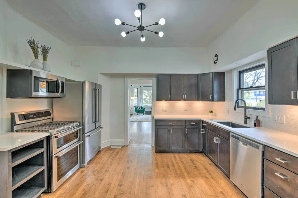 Spacious Oak Park Home, 11 Mi to Downtown Chicago!