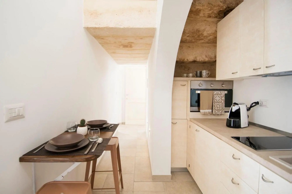 apartment in the center, ideal for couples, excellent location, possibility of parking-Dimora Via Vitti 1