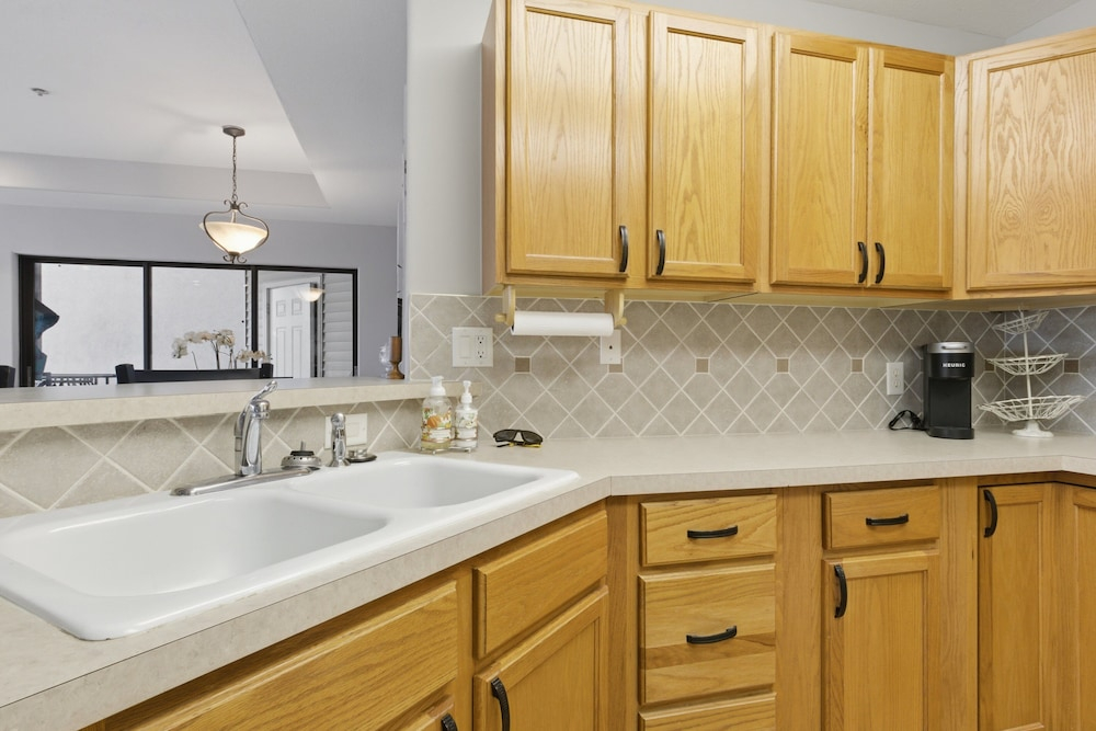 Lakeview Condo at The Falls w/ Wraparound Screened Porch, 2 PWC Slips & Pools at 2 MM