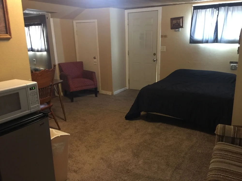 West Side Motel