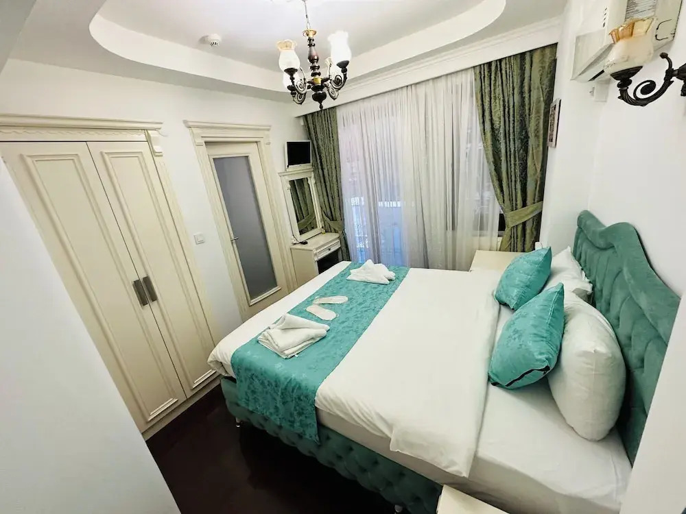 L&P Mai̇son Hotel