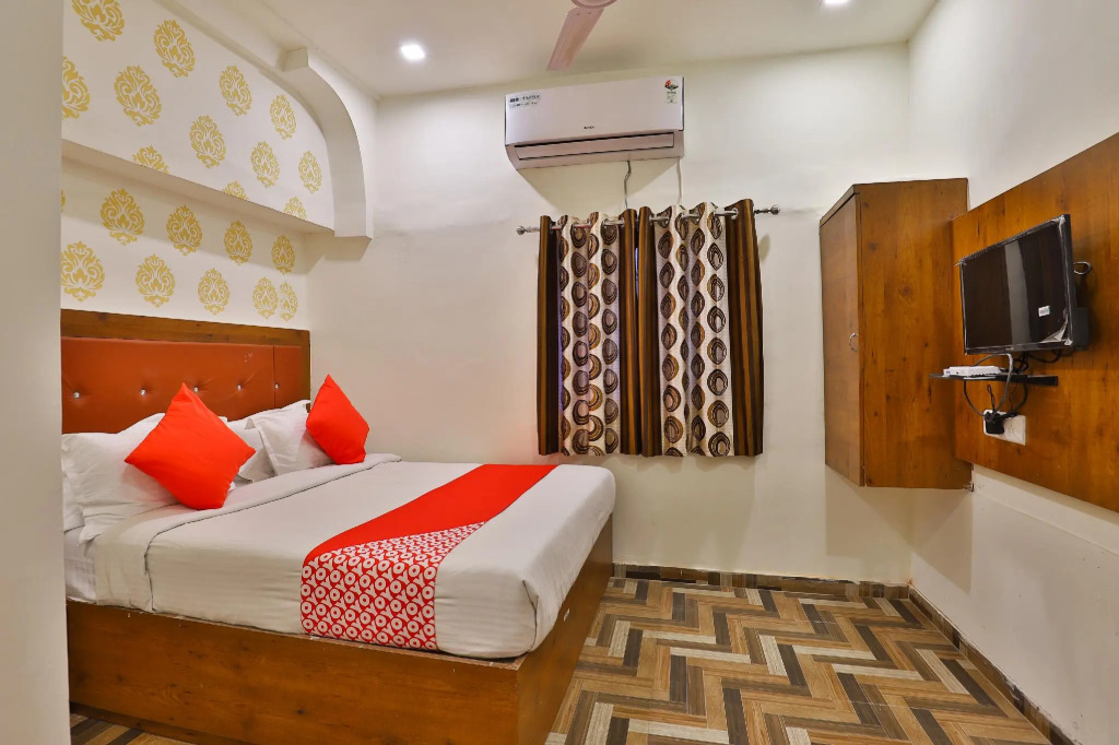 OYO 30712 Hotel Surya