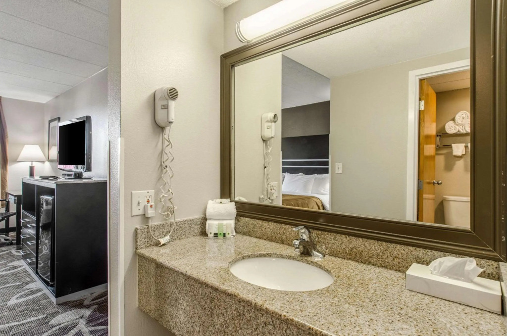 Red Roof Inn & Suites Middleborough