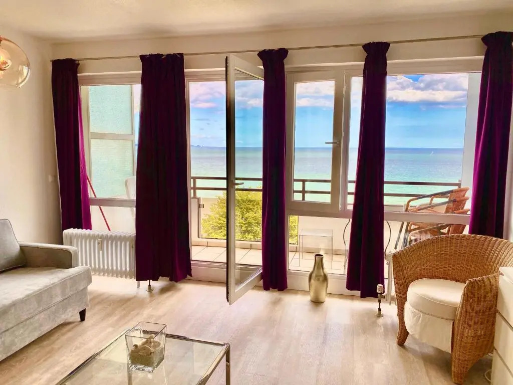 Studio-Apartment mit Panorama-Meerblick und direkter Strandlage in Scharbeutz