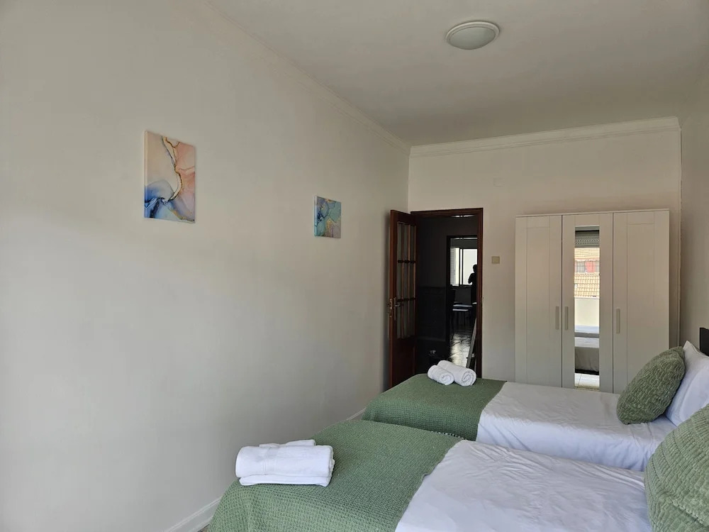 Light Spacious Almada Apartment