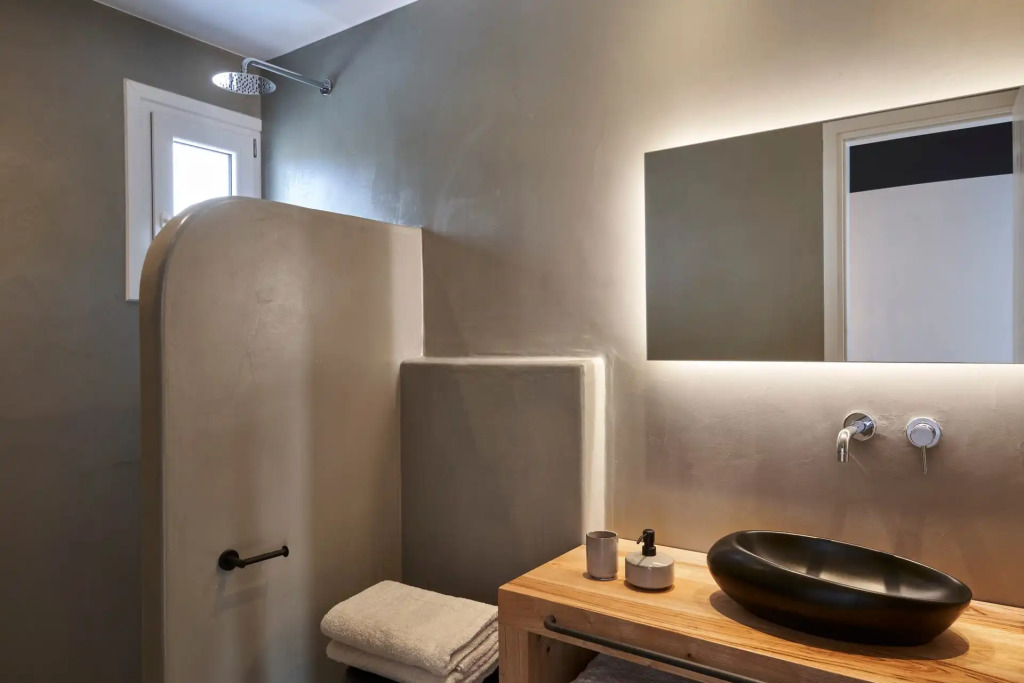 Monogram Travel Naxos