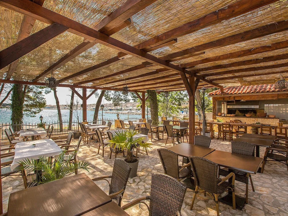 Apartment with Sea View And Ac, 12 Km From Sibenik
