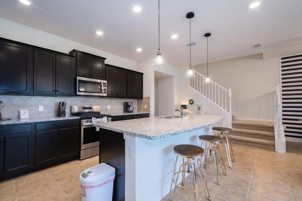 Luxurious 5 Bed Home with Private Pool in Solterra Townhouse