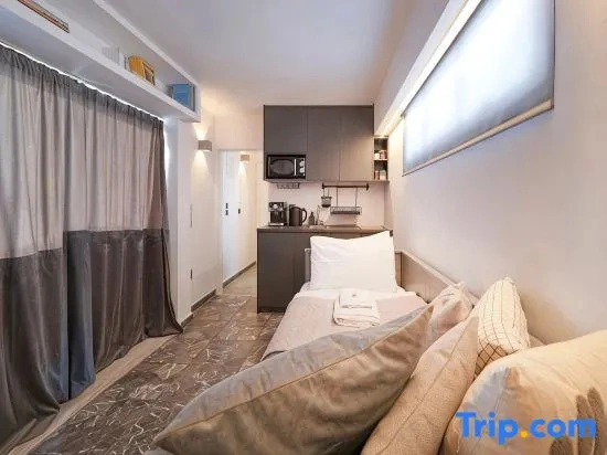 Athens at your feet, Fiber 1000Mbps + great view